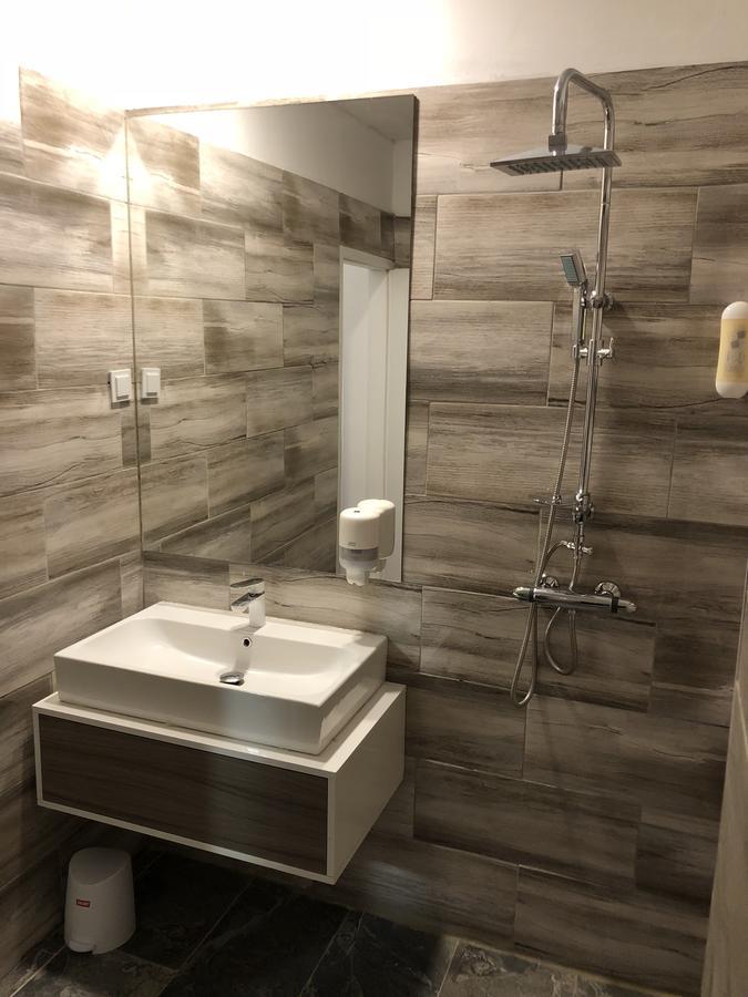 تْسْغيكفانِتْسا Hotel Park المظهر الخارجي الصورة